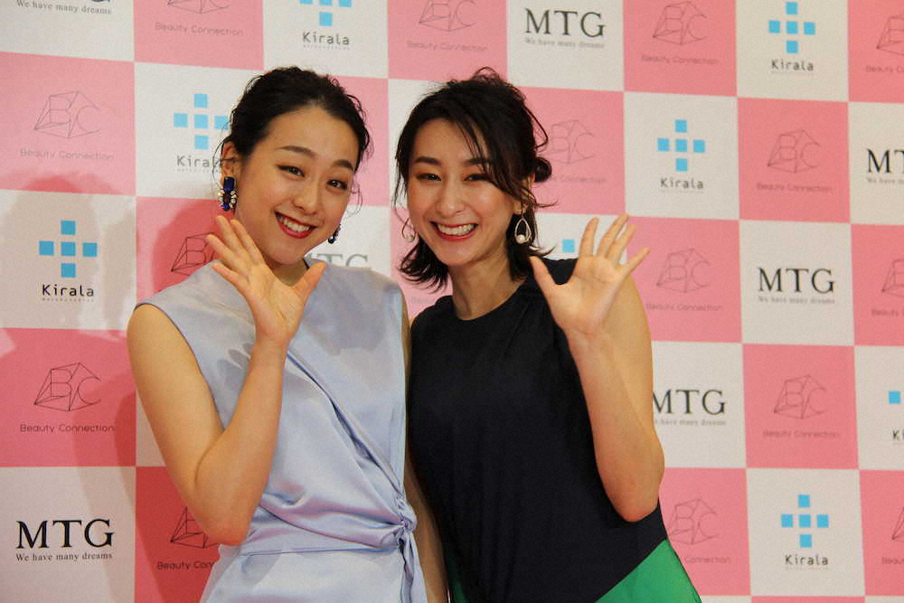 「Beauty　Connection　Ginza」オープニングイベントに出席した浅田真央さん（左）と浅田舞
