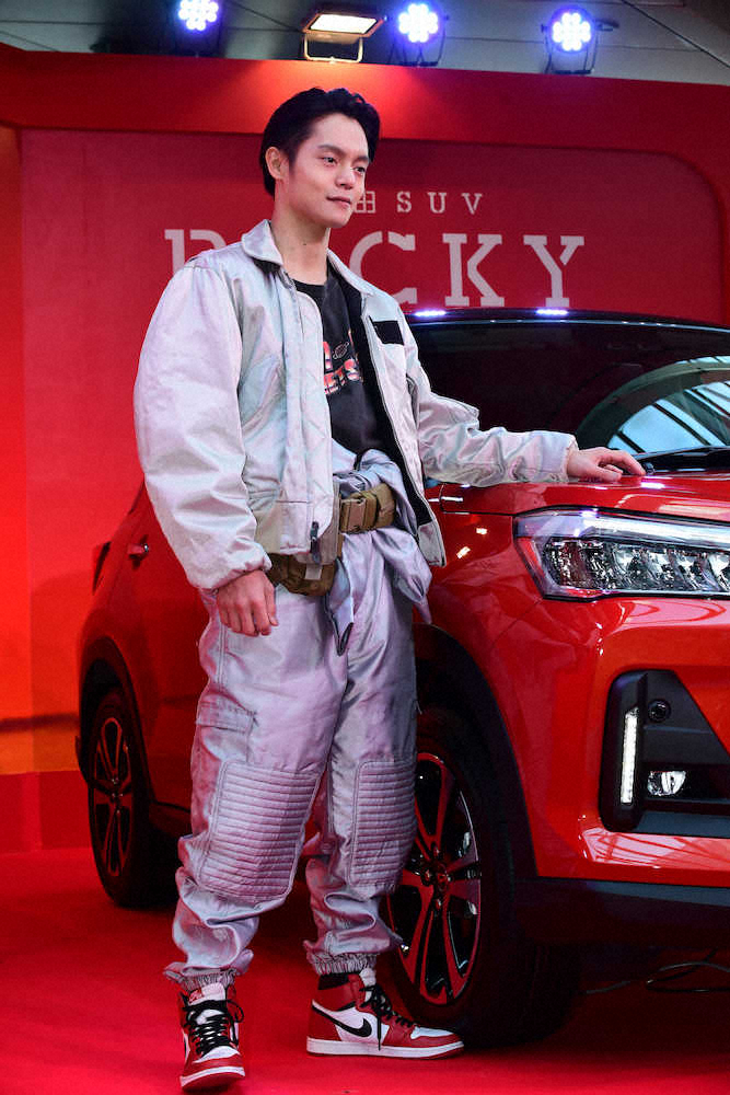 ダイハツ「新型コンパクト　SUV」の発売記念イベントに出席した俳優の窪田正孝