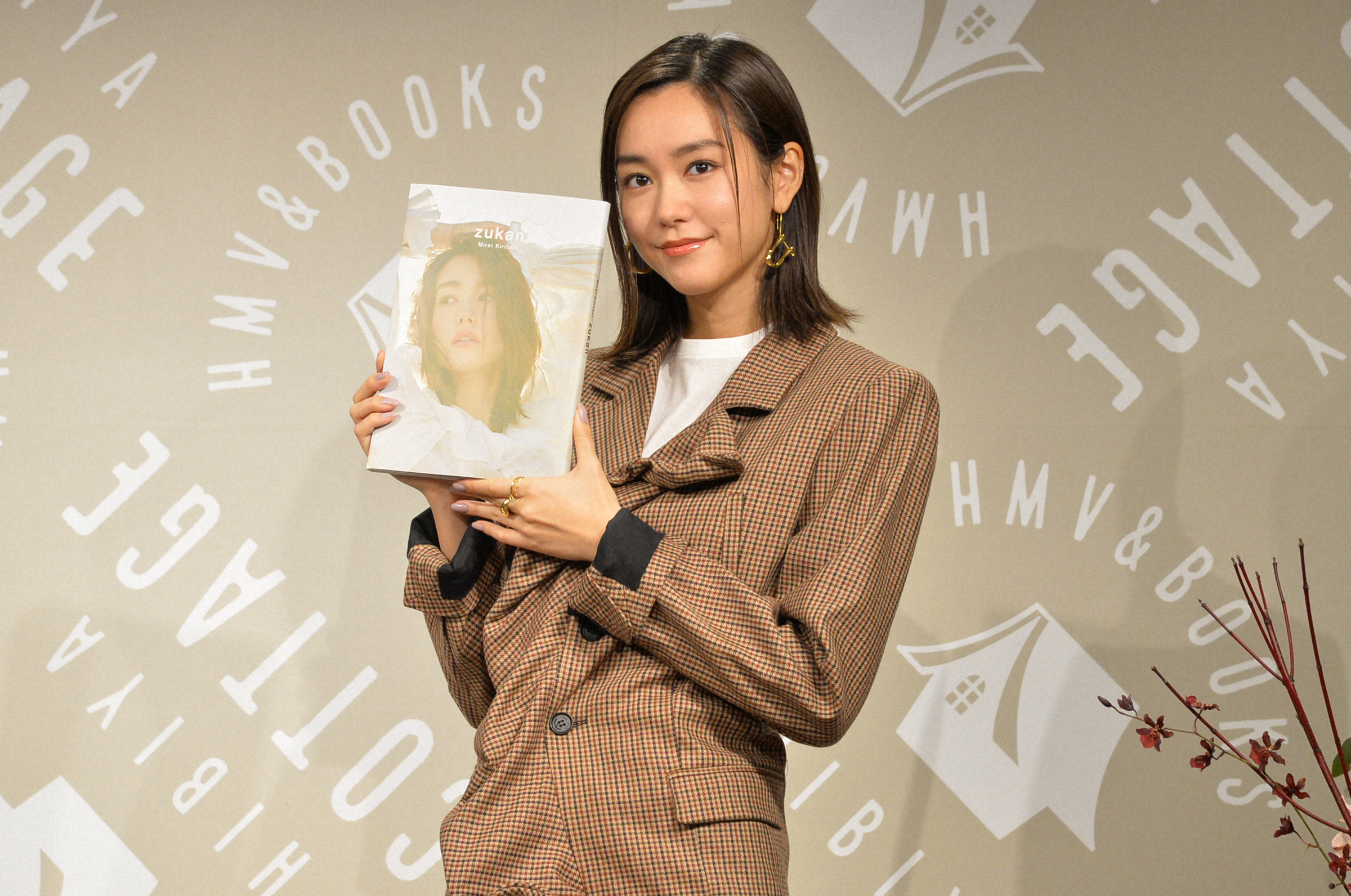 フォトスタイルブックの発売イベントに出席した桐谷美玲