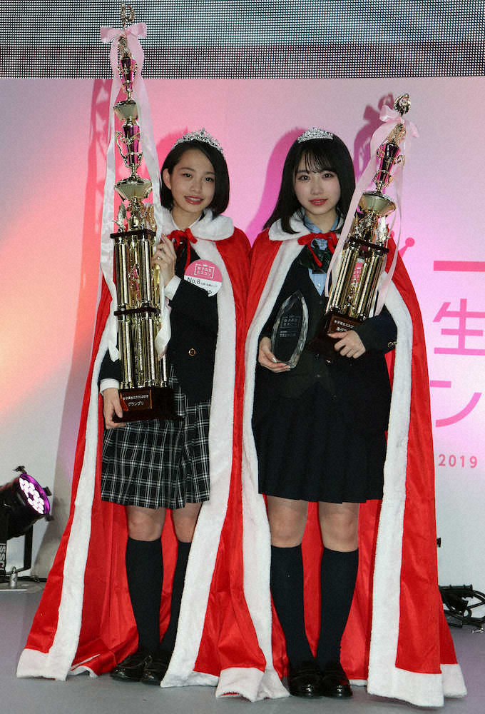 グランプリに輝いた新田歩凪さん（左）と準グランプリの岡本結芽乃さん