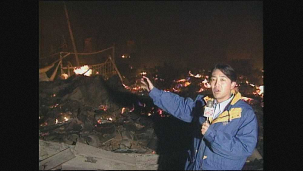 25年前、「阪神淡路大震災」見舞われた神戸市内の火災現場から中継するYTV・三浦隆志アナウンサー