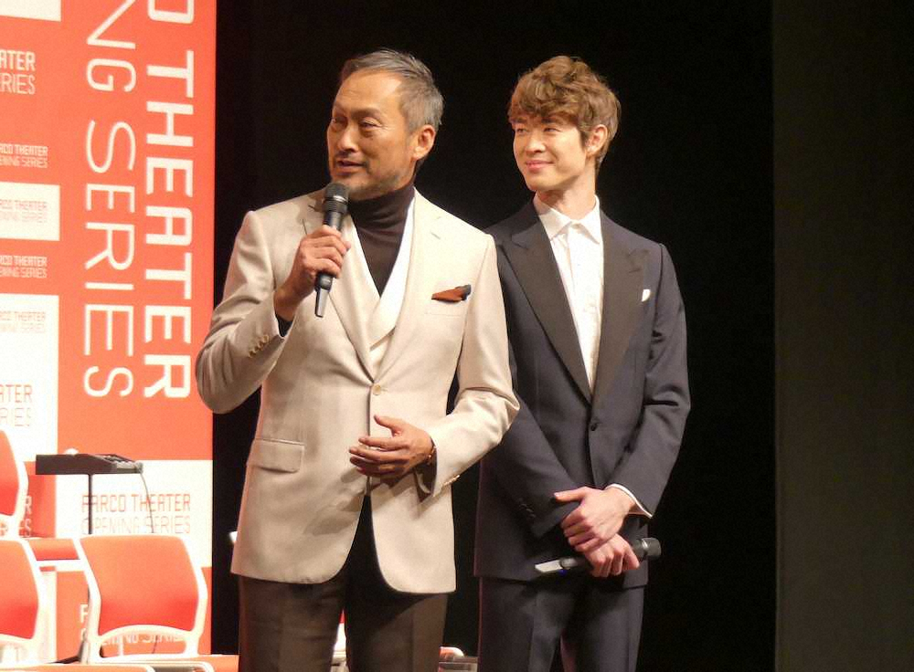 パルコ劇場のオープニングシリーズ会見に出席した渡辺謙（左）と宮沢氷魚