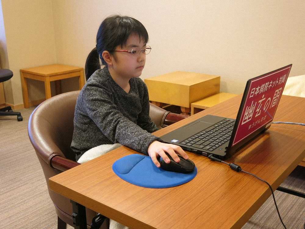 10歳・仲邑菫初段、20年初白星　16歳・大須賀初段に中押し勝ち