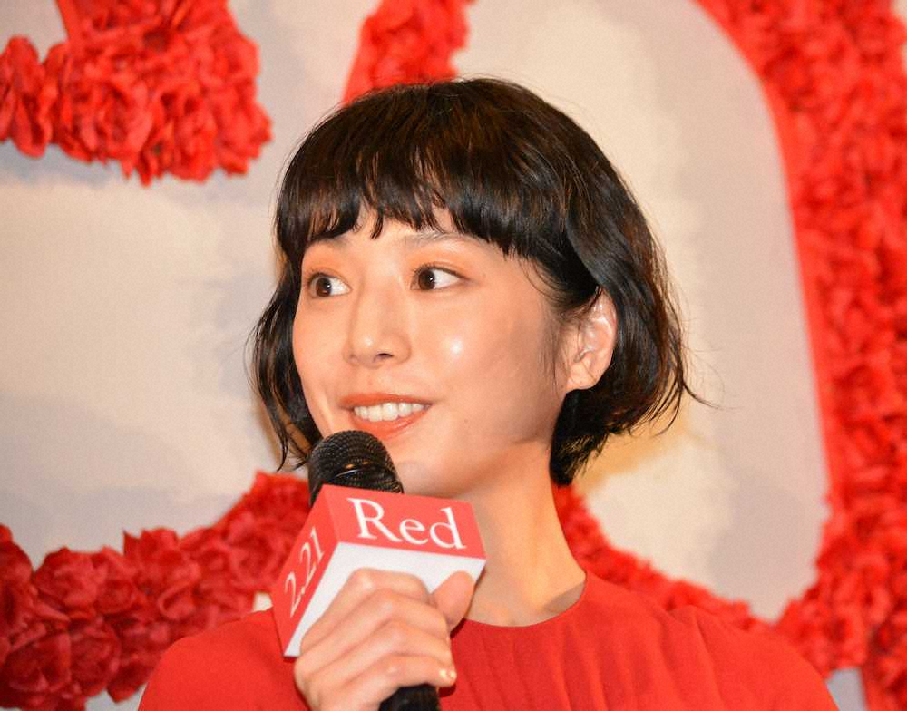 「Red」の完成披露プレミア上映会に登場した夏帆