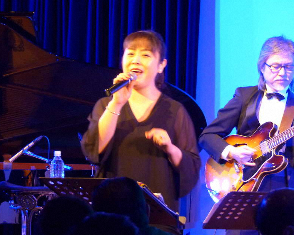 真由子　雪路さんの曲を熱唱　歌手1周年ライブ「母が背中を押してくれている」