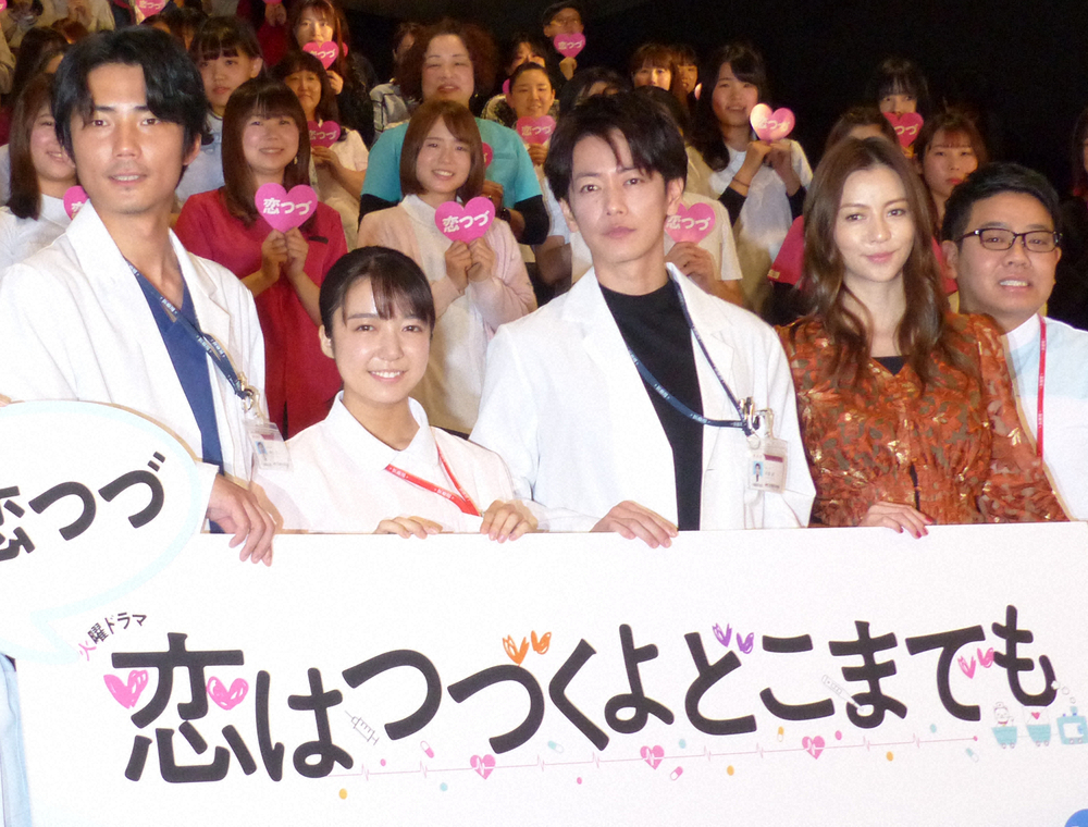 TBSドラマ「恋はつづくよどこまでも」に出演する（左から）毎熊克哉、上白石萌音、佐藤健、香里奈、「ミキ」昴生