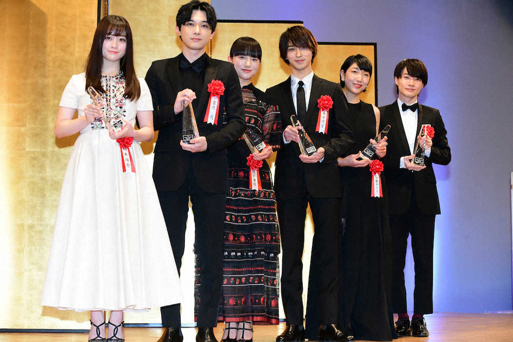 「2020年エランドール賞」の授賞式に出席した（左から）橋本環奈、吉沢亮、清原果耶、横浜流星、安藤サクラ、神木隆之介
