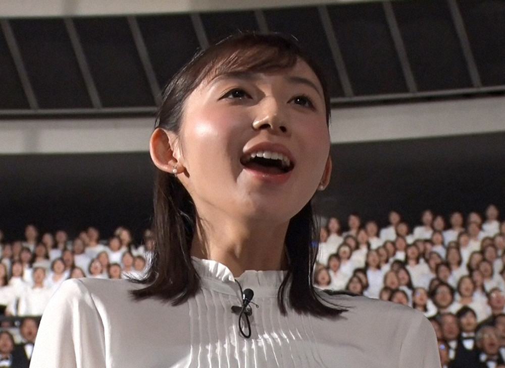 　「１万人の第九」で熱唱するＭＢＳ・野嶋紗己子アナウンサー