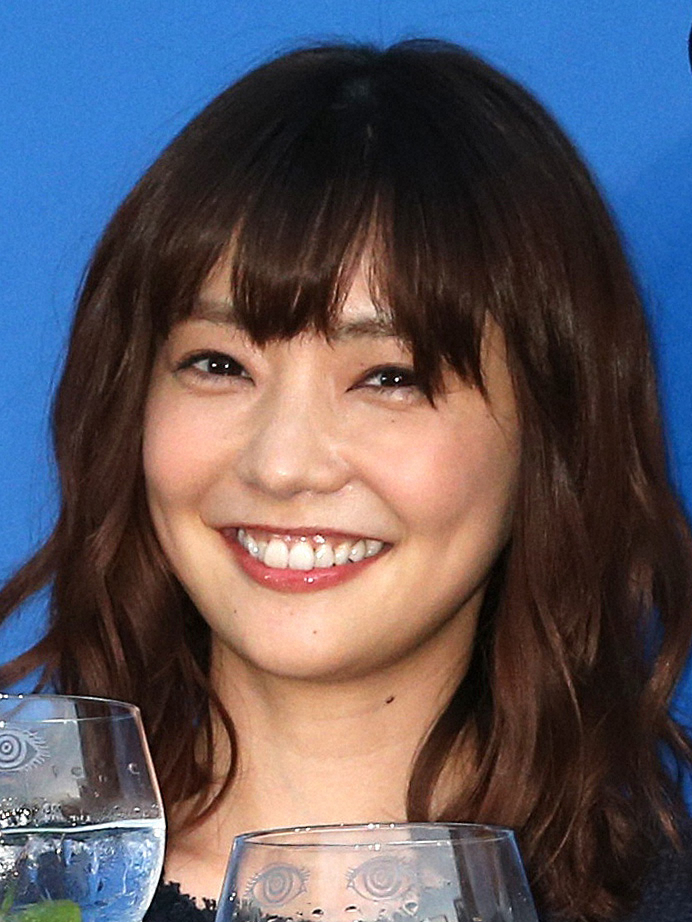 倉科カナ　赤髪、網タイツの「悪の女幹部」姿披露に「セクシー！」「可愛さと色っぽさを持った悪」