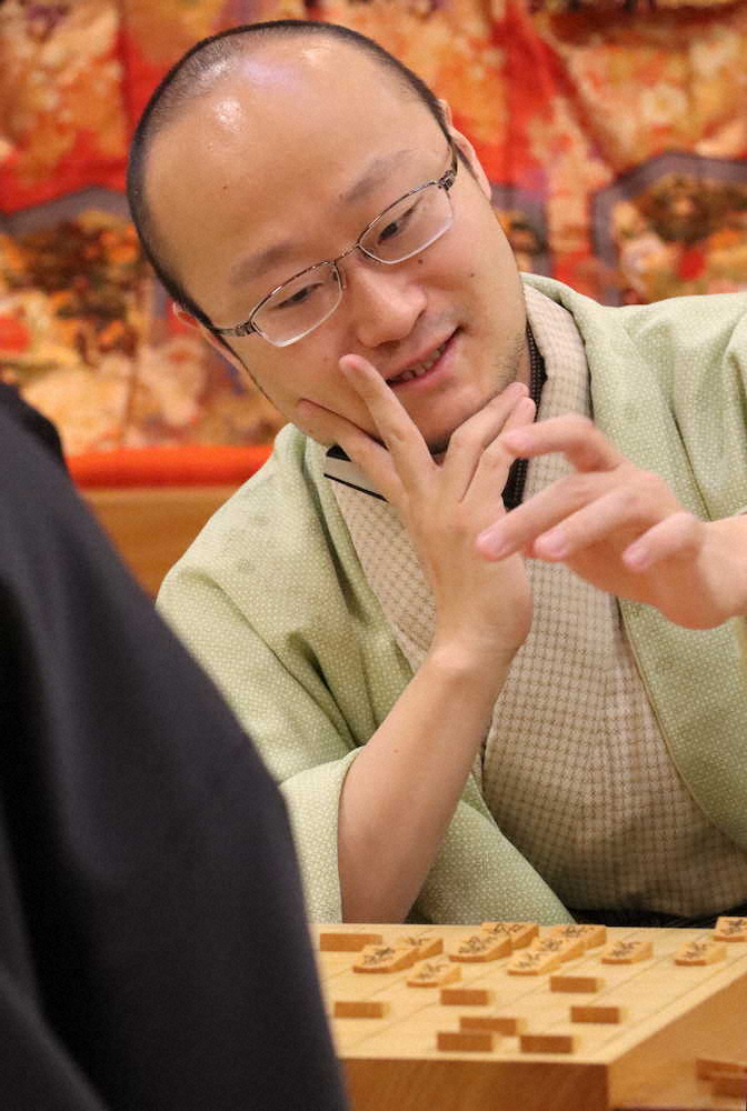 渡辺3冠　棋王戦8連覇達成！王将戦最終局へ弾み「励みになる」