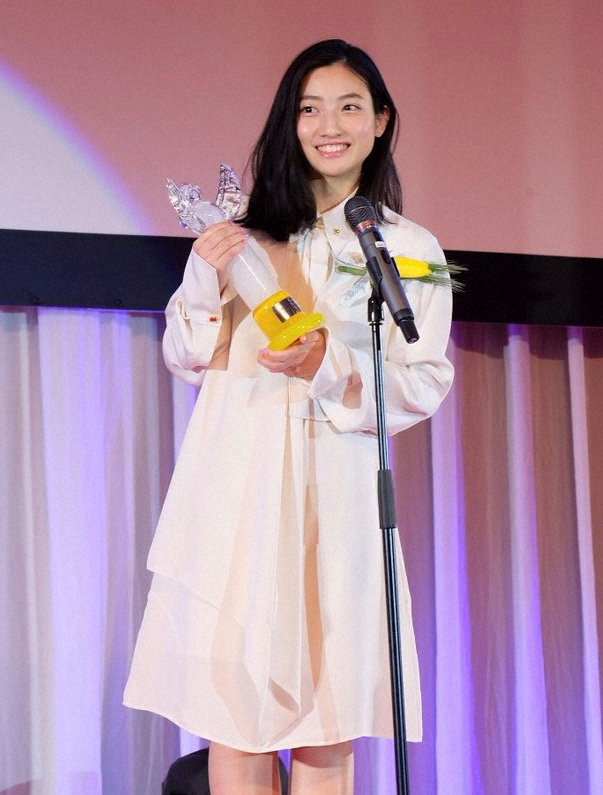 高崎映画祭の最優秀新人女優賞に輝き、授賞式に出席した川島鈴遥