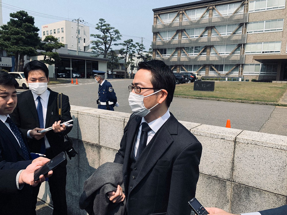 NGT48の民事裁判の内容について取材を受ける遠藤和宏弁護士