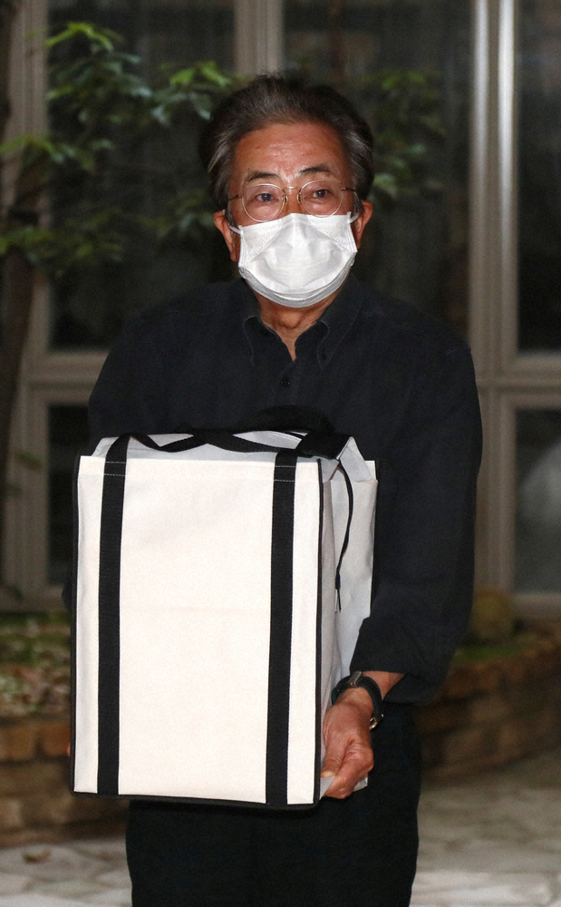 【画像・写真】岡江さん　悲しすぎる帰宅　感染防止で遺骨が玄関前に置かれ…大和田獏「こんな形で…残念で悔しくて」