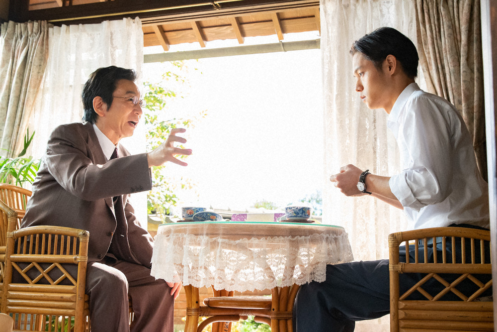 【画像・写真】【明日4月28日のエール】第22話　謎の興行主・鶴亀寅吉現る！古舘伊知郎　29年ぶり朝ドラ