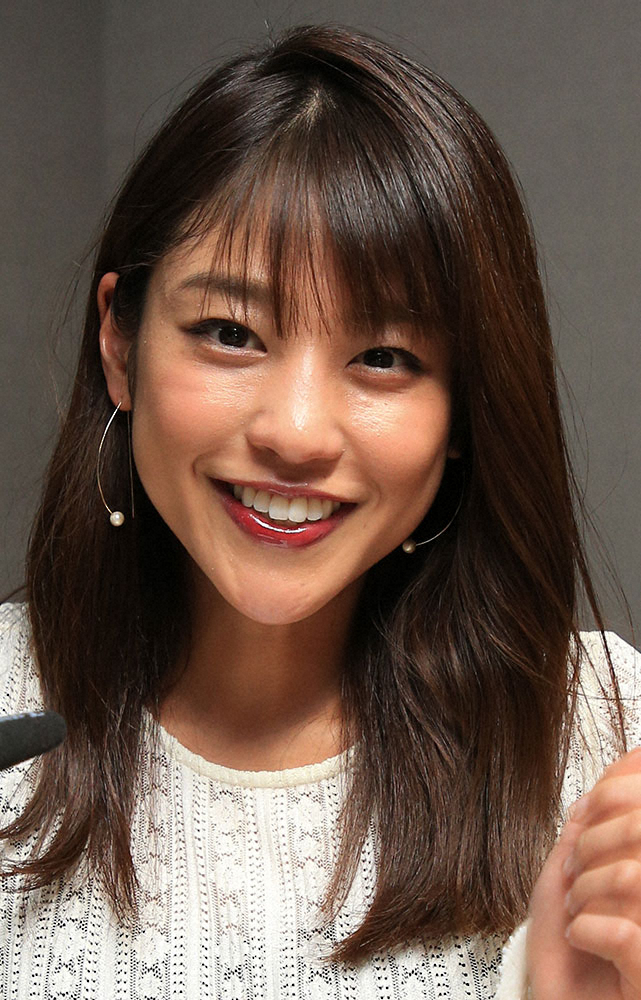 岡副麻希、小顔すぎて衝撃　マスク姿に「いつもマスクのデカさが気になって仕方がない」