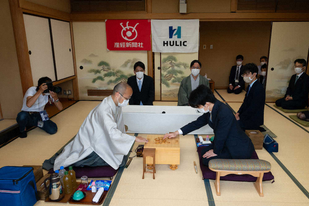 藤井七段“勝負メシ”はカツカレー　渡辺棋聖はうな重