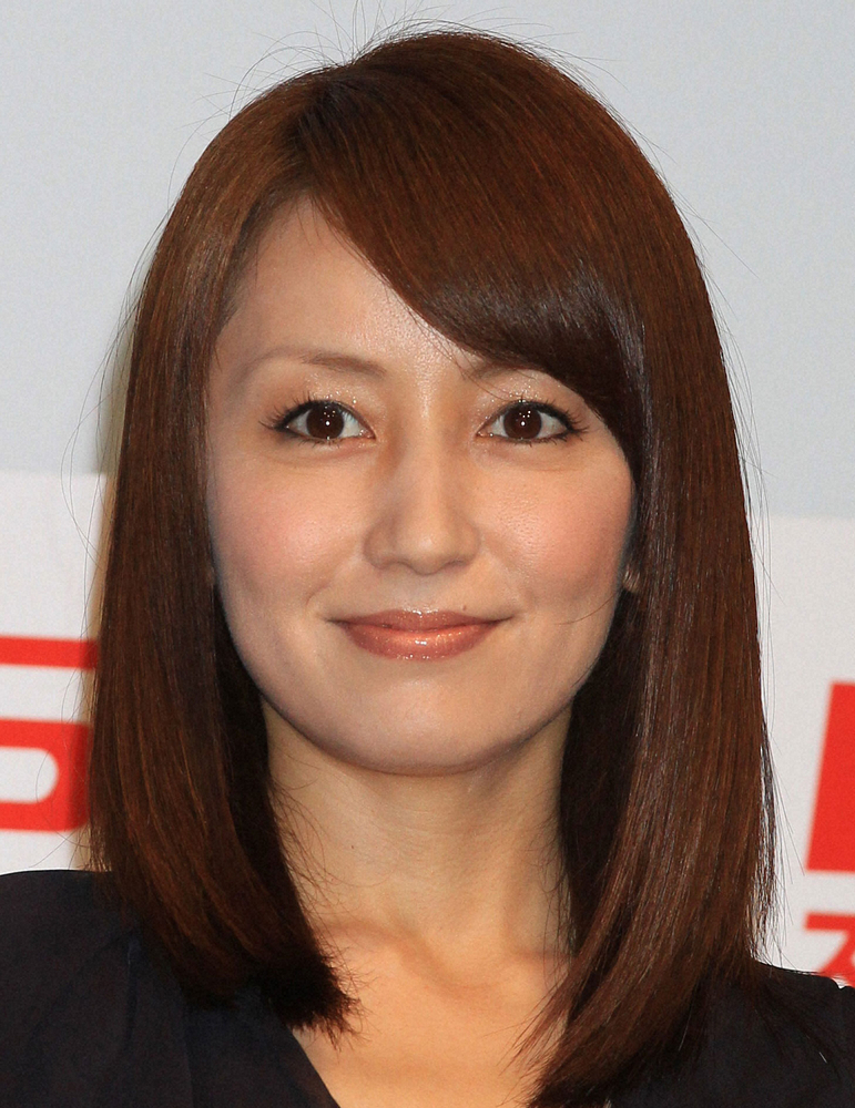 矢田亜希子　外すのは「一瞬だけ」大人なマスク姿を披露「キレイな目」「オーラは消えませんね」