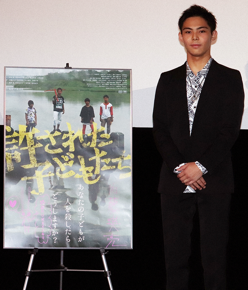 初出演で初主演映画「許された子どもたち」で、人生初の舞台挨拶に臨んだ上村侑