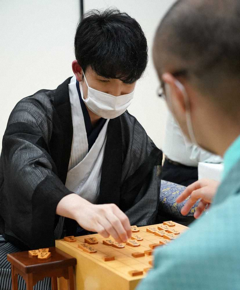 【画像・写真】藤井聡太七段、最年少タイトル獲得！棋聖戦第4局で渡辺棋聖下す