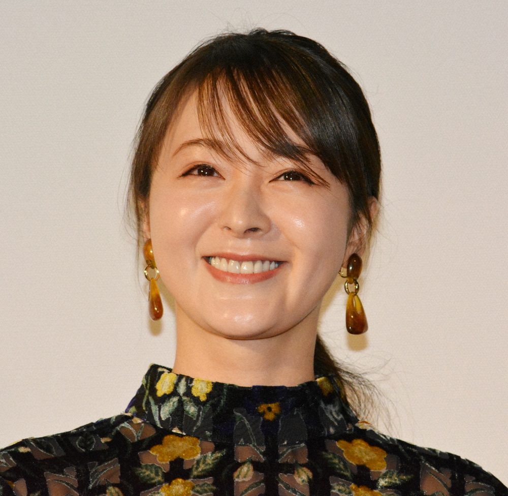 貫地谷しほり　内田有紀との密着2ショット公開「2人とも美しすぎ」「贅沢すぎる目の保養」