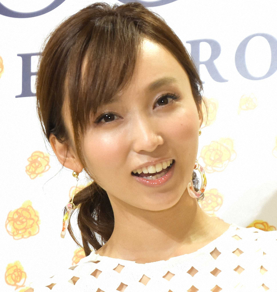 【画像・写真】吉木りさ　結婚式記念日で愛娘との幸せショット「いい顔してます」「娘さんが可愛い」