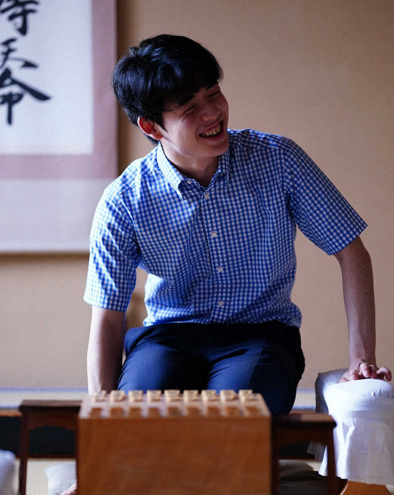 【藤井棋聖ぶっちゃけQ＆A（4）】「勝者の記念写真」希望は？「浜辺の佐藤会長、かっこいいけど…」