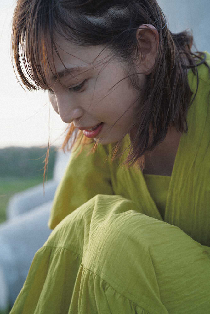 塩地美澄　ファンとの心の距離もっと近づけたい　写真集「Relieved」発売