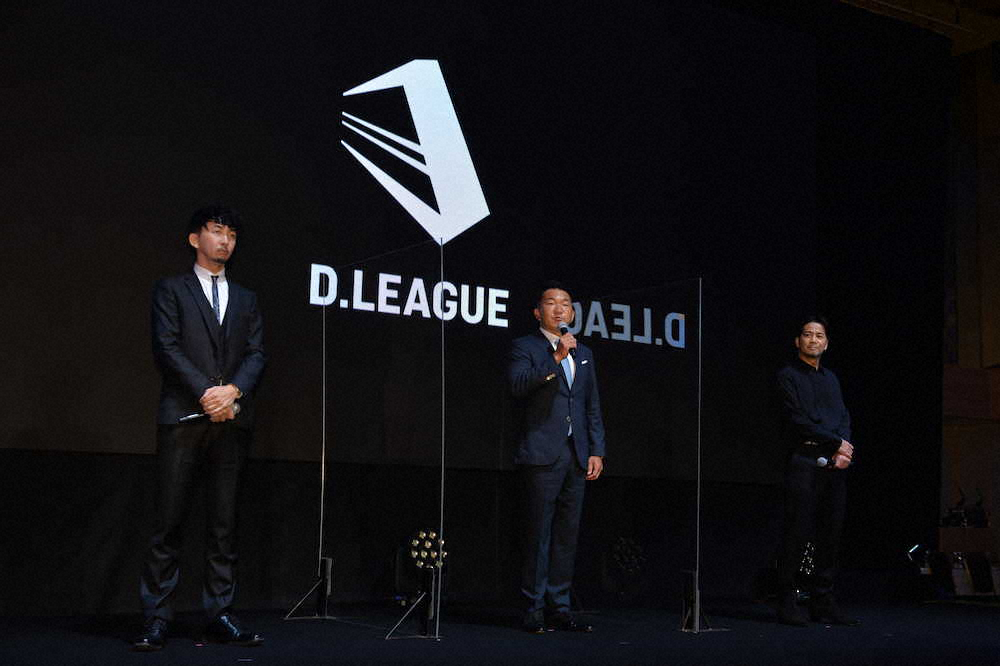 「D.LEAGUE」発足会見に出席した、（左から）株式会社Dリーグの神田勘太朗・代表取締役COO、平野岳史・代表取締役CEO、EXILEのHIRO