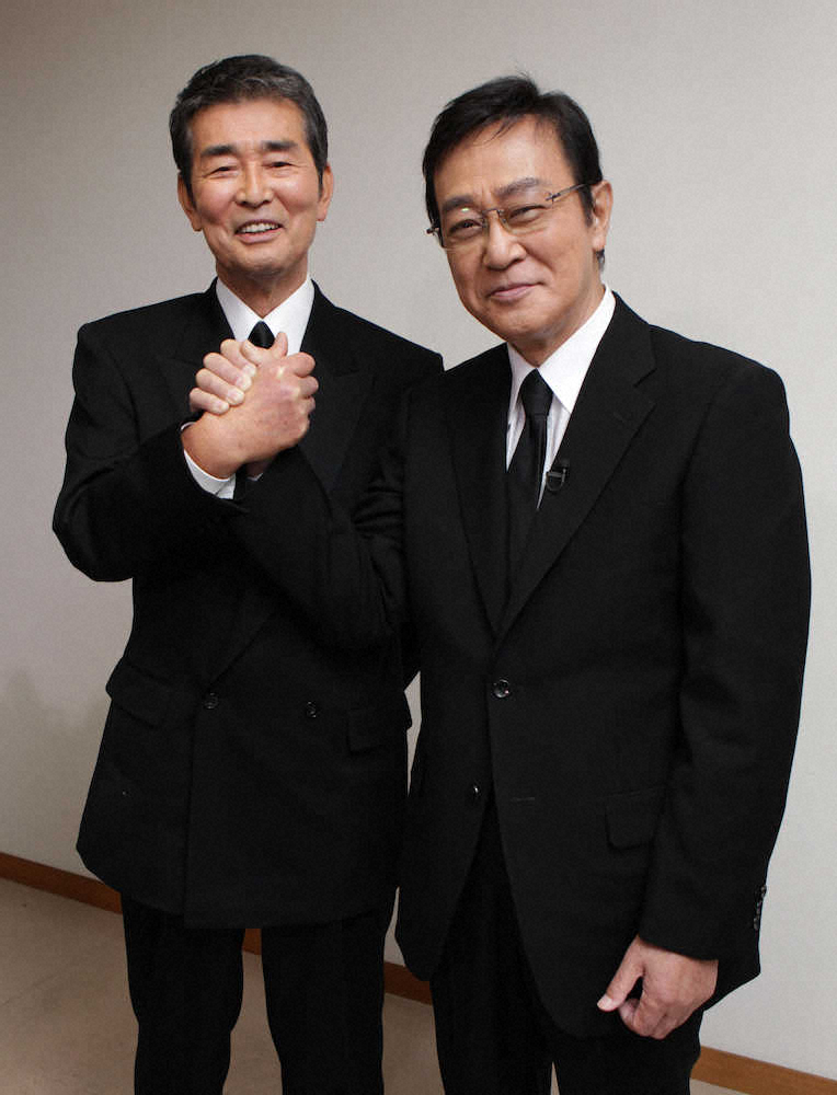 11年、TBSドラマ「帰郷」でダブル主演した渡哲也さん（左）と実弟の渡瀬恒彦さん