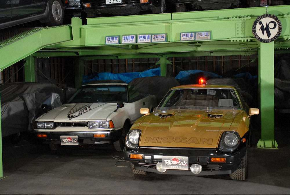 石原裕次郎さんが使った車（左）、渡哲也さんが使った金色のフェアレディーZ