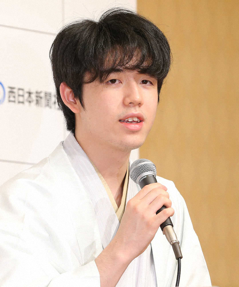 【画像・写真】藤井聡太2冠、王将戦で3冠狙う　変わらぬ向上心「しっかり戦えればなと思う」　ダブル快挙から一夜明け