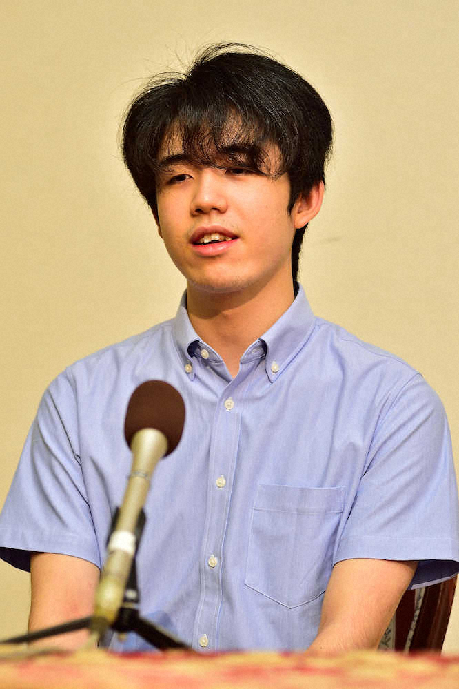 藤井聡太2冠、王将戦で3冠狙う　変わらぬ向上心「しっかり戦えればなと思う」　ダブル快挙から一夜明け