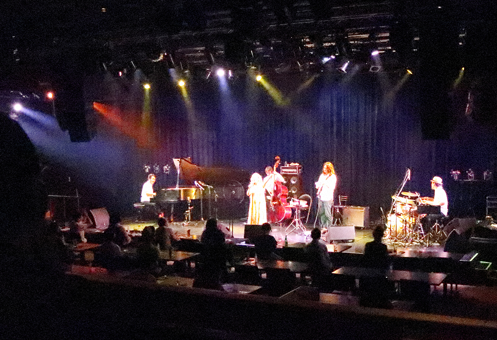 「ｏｒａｎｇｅ　ｐｅｃｏｅ」の公演が開かれたビルボードライブ大阪