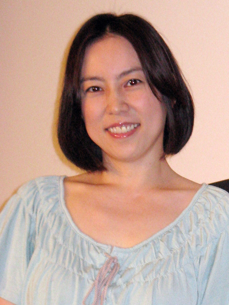 倉田真由美、49歳の“初脱ぎショット”公開　「マニアにはたまんない」の声も