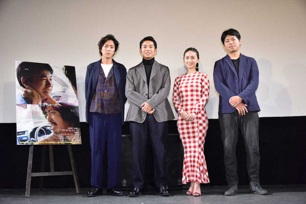 映画「生きちゃった」の初日舞台あいさつに登壇した（左から）若葉竜也、仲野太賀、大島優子、石井裕也監督