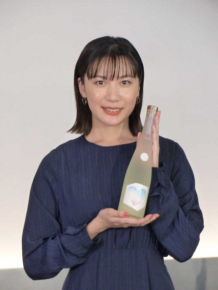 自身がプロデュースした日本酒の発表イベントに出席した村川絵梨