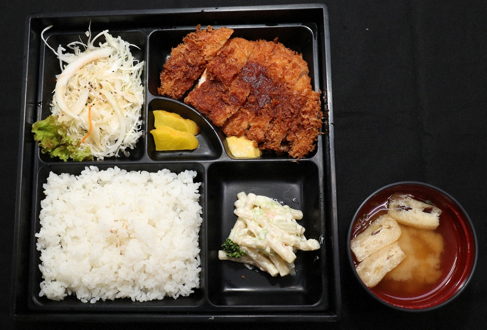 【画像・写真】豊島将之竜王の昼食、ロースとんかつ（撮影・坂田　高浩）