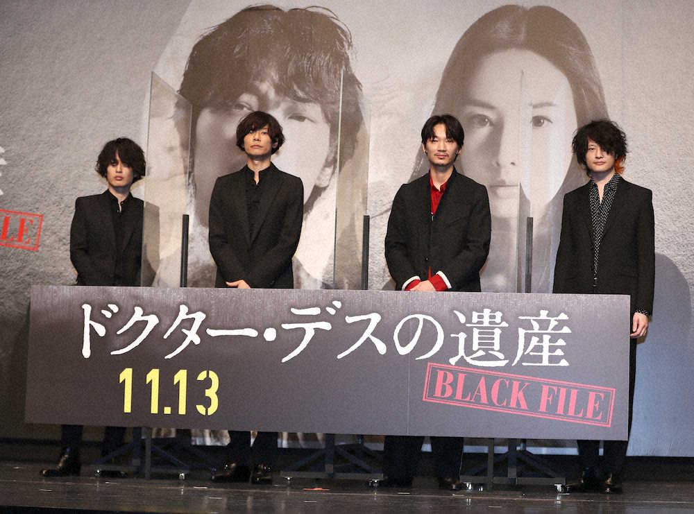 映画『ドクター・デスの遺産―BLACK　FILE―』プレミアイベントさ参加した（左から）白井眞輝、川上洋平、綾野剛、磯部寛之