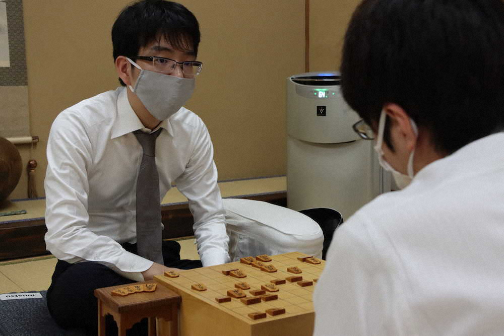 豊島竜王　広瀬八段との14時間44分の死闘制す　26年ぶり持将棋指し直し