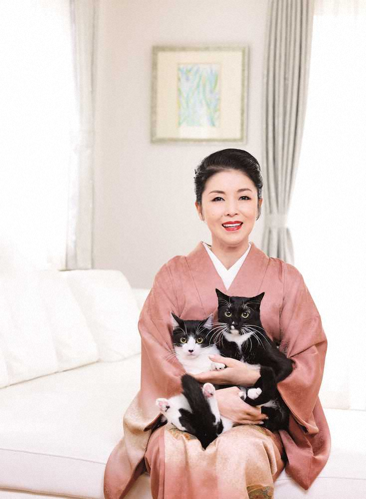 【画像・写真】藤あや子　愛猫マル＆オレオと写真集「幸せを共有できたら」