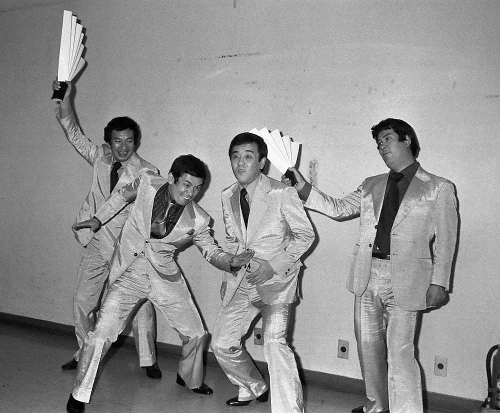 1977年、チャンバラトリオの（左から）南方英二さん、山根伸介さん、伊吹太郎、ゆうき哲也さん