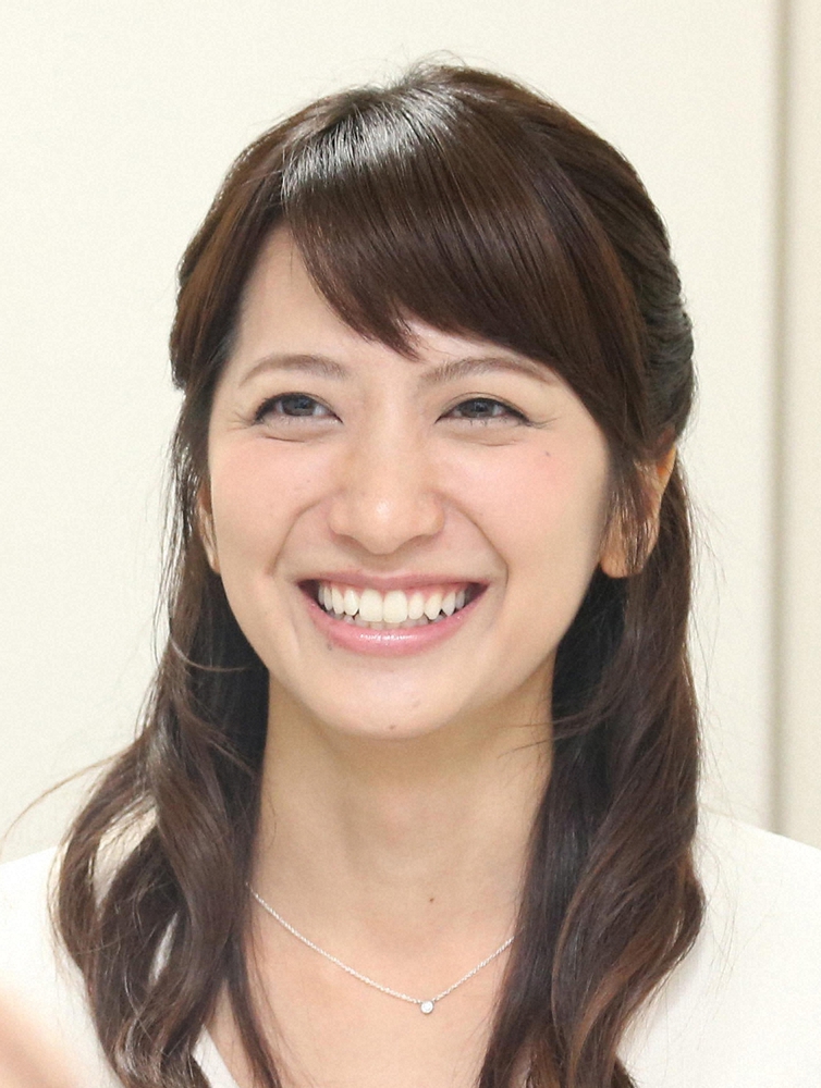 日テレ笹崎里菜アナ　“鼻輪ポーズ”を披露　反響続々「モーモー可愛い」「惚れてまう」