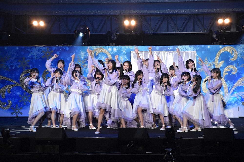 「新春STU48コンサート2021～瀬戸内からGO　TO　武道館」でパフォーマンスを披露するSTU48のメンバー（撮影・小田切　葉月）