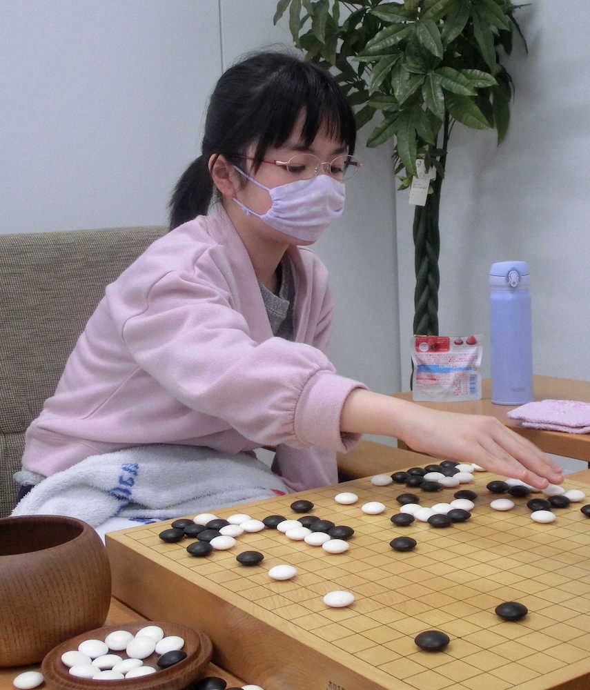 【画像・写真】仲邑菫初段、予選準々決勝で快勝「うまく打てた」次戦はVS叔母・辰巳三段