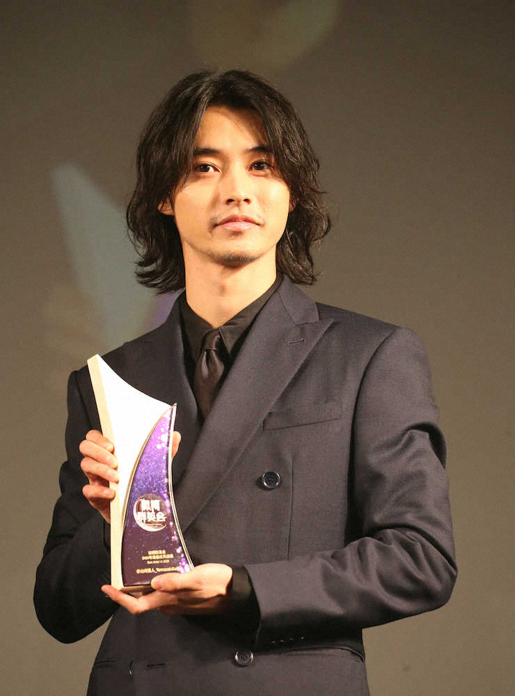 山崎賢人　「微博」表彰イベントで「アジア圏の作品に挑戦したい」　Snow　Manも9人で意気込み