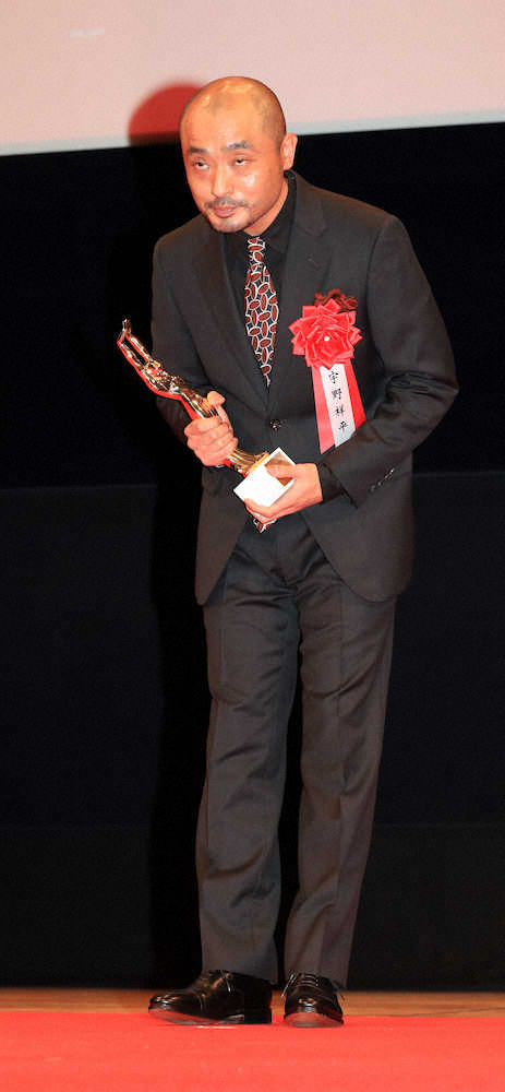 男優助演賞の宇野祥平「支えていただいた皆さんに感謝」、昨年12本に出演