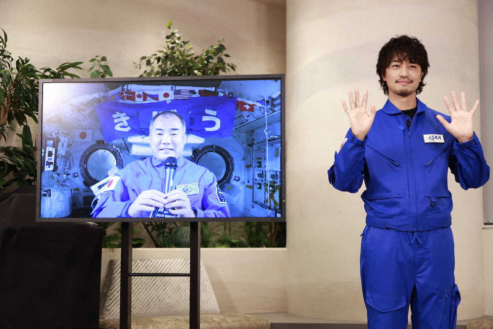 斎藤工　国際宇宙ステーション滞在中の野口聡一氏と交信、「作品拝見してます」に驚き