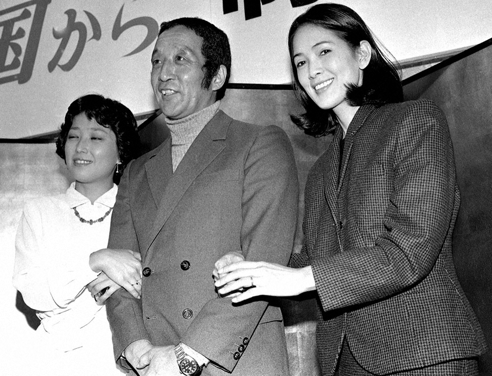 80年、「北の国から」発表（左から）竹下景子、田中邦衛さん、いしだあゆみ