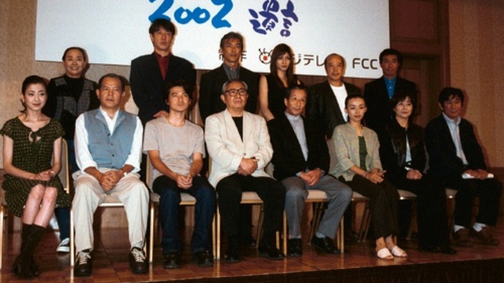 シリーズ最後となるフジテレビ「北の国から　2002　遺言」の出演者ら。前列左から5人目が田中邦衛さん、同4人目が倉本聰氏