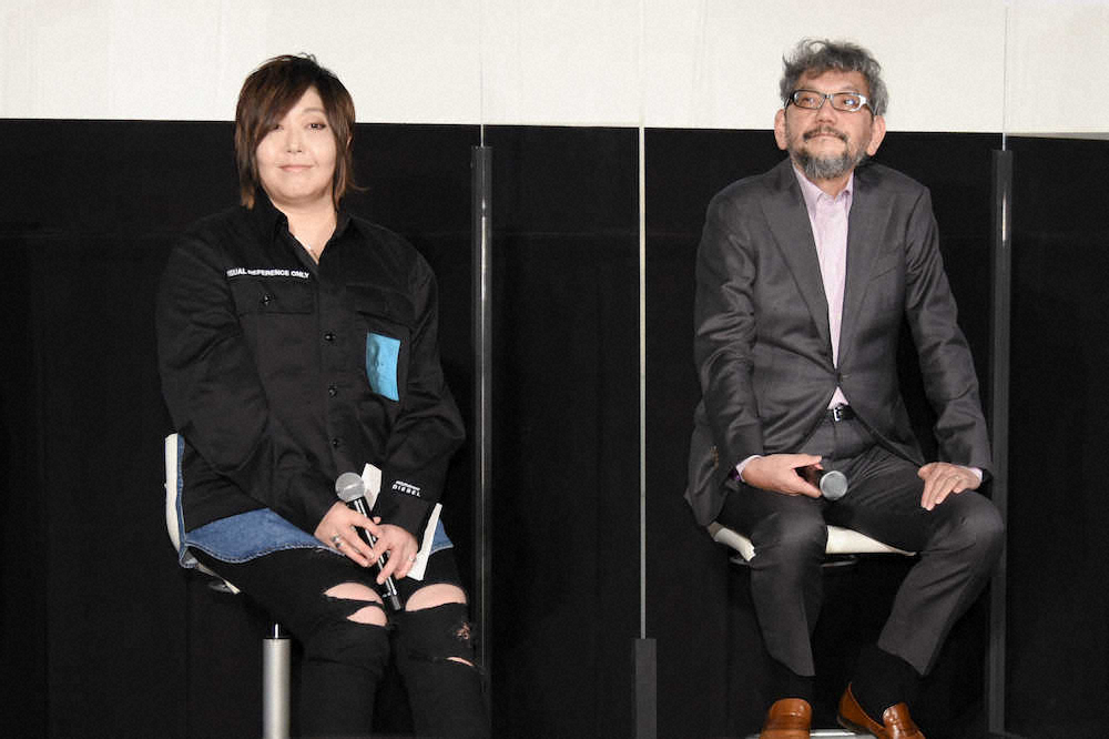 「シン・エヴァンゲリオン劇場版」舞台挨拶に登壇した（左から）緒方恵美、庵野秀明総監督